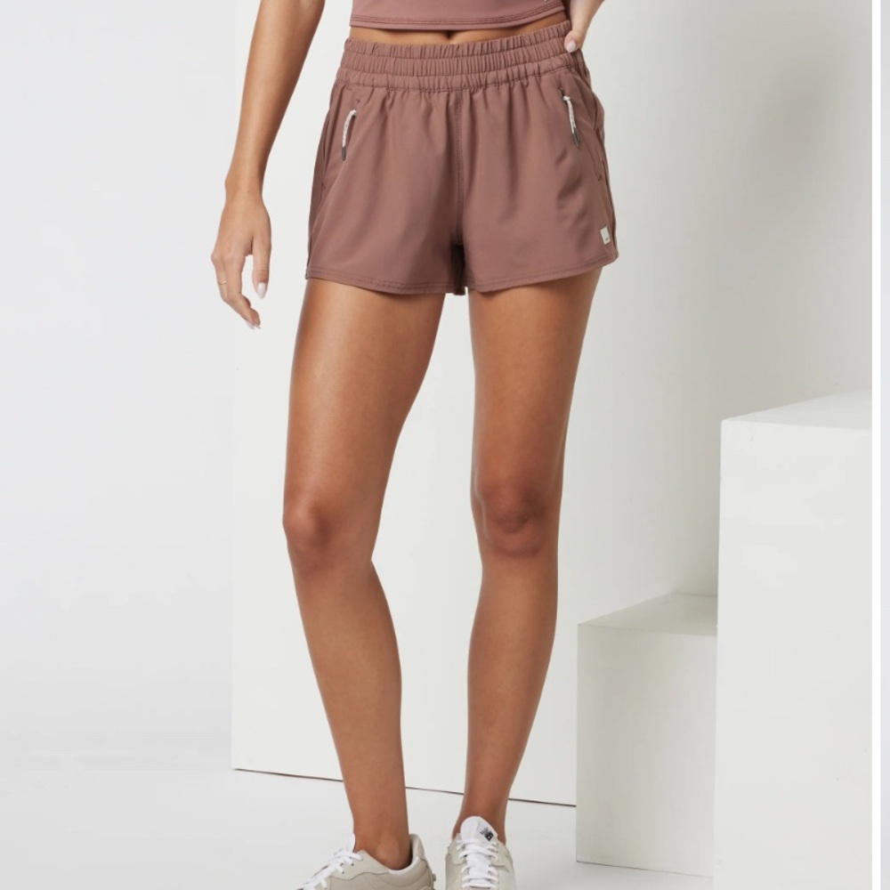 Vuori Dash Athletic Shorts size small